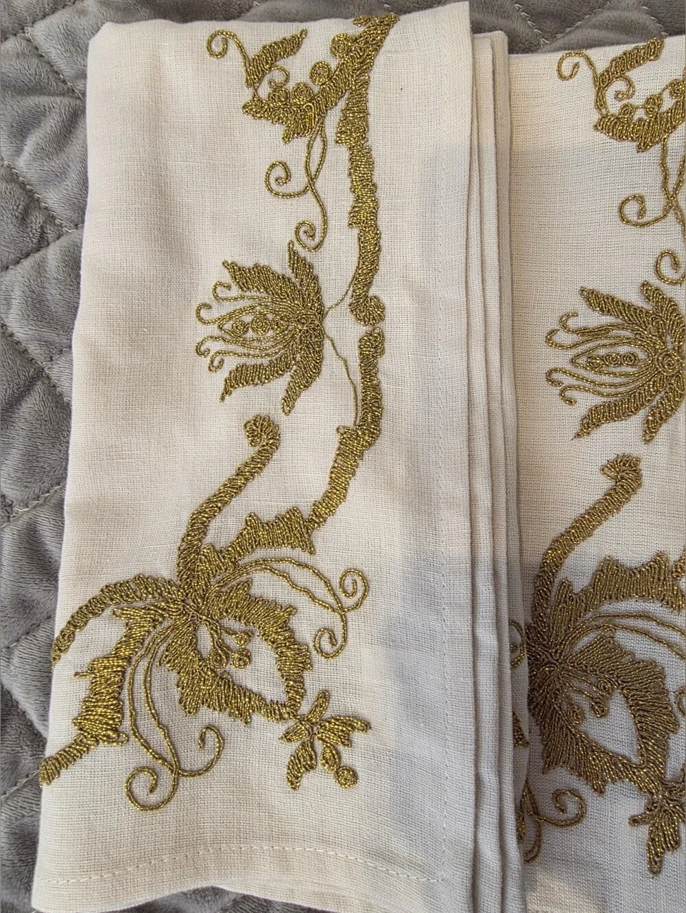 6pc Pier 1 Imports Dinner Napkins W/ Intricate Gold Floral Border Embroidery